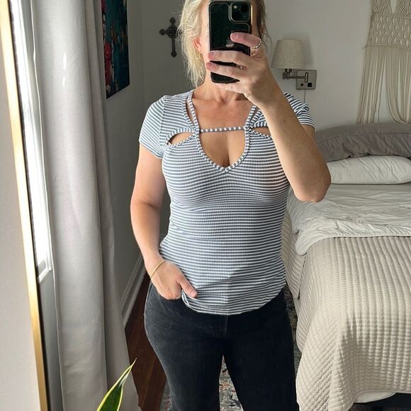Free People‎ Shirt Womens Small Blue White Stripe Cut Out Short Sleeve Tee Top - Picture 1 of 6